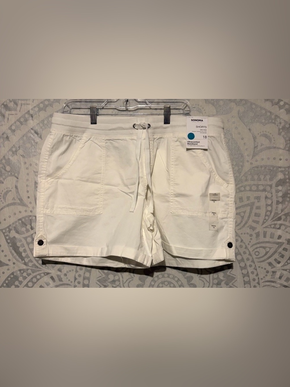 NWT Sonoma Goods For Life White Mid Rise Ultracomfort Waistband Shorts | Size 18